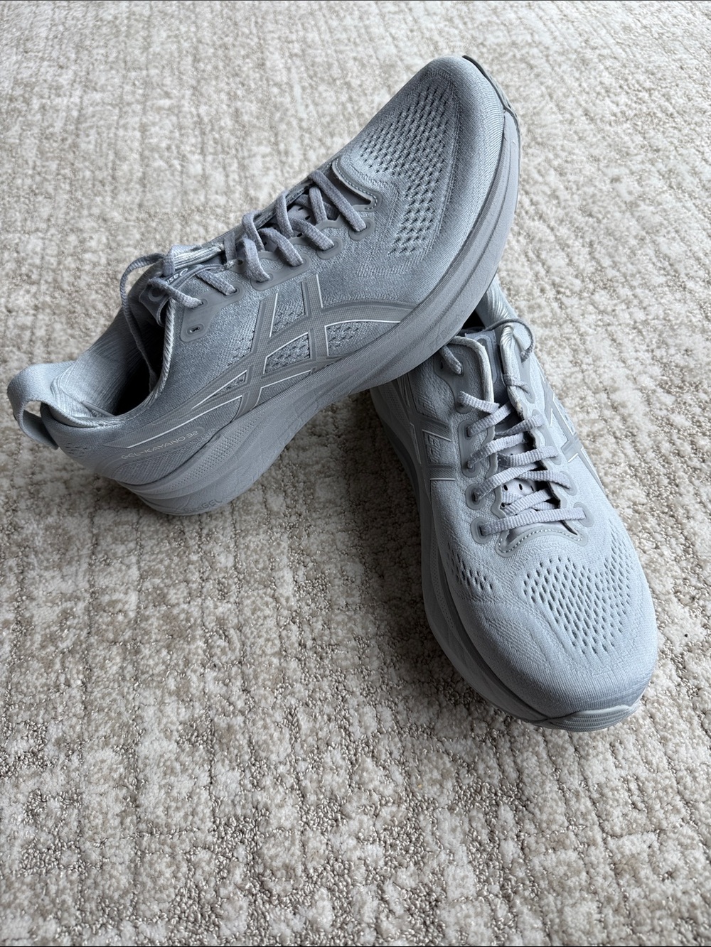 ASICS Gel-Kayano 32 Light Gray Performance Running Shoes